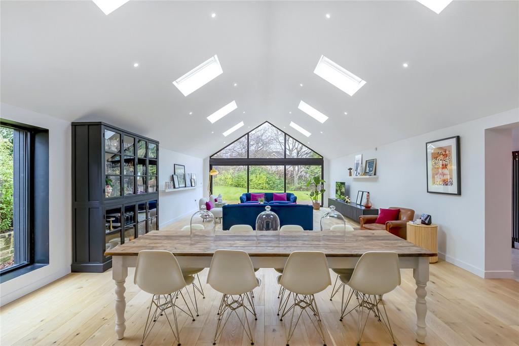 Victoria Avenue, Ilkley, West Yorkshire, LS29 4 bed detached house £