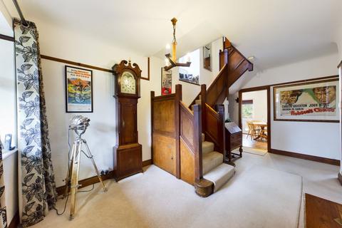 12 Copley Way, Tadworth, KT20 5QS