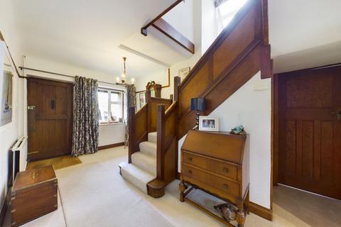 12 Copley Way, Tadworth, KT20 5QS