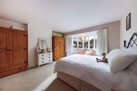 12 Copley Way, Tadworth, KT20 5QS