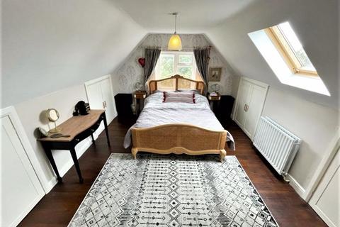 4 bedroom bungalow for sale - Park Road, Aldershot