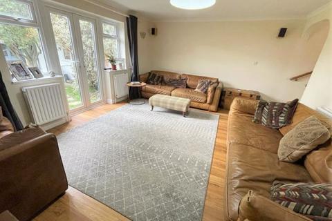 4 bedroom bungalow for sale - Park Road, Aldershot