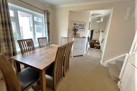 4 bedroom bungalow for sale - Park Road, Aldershot