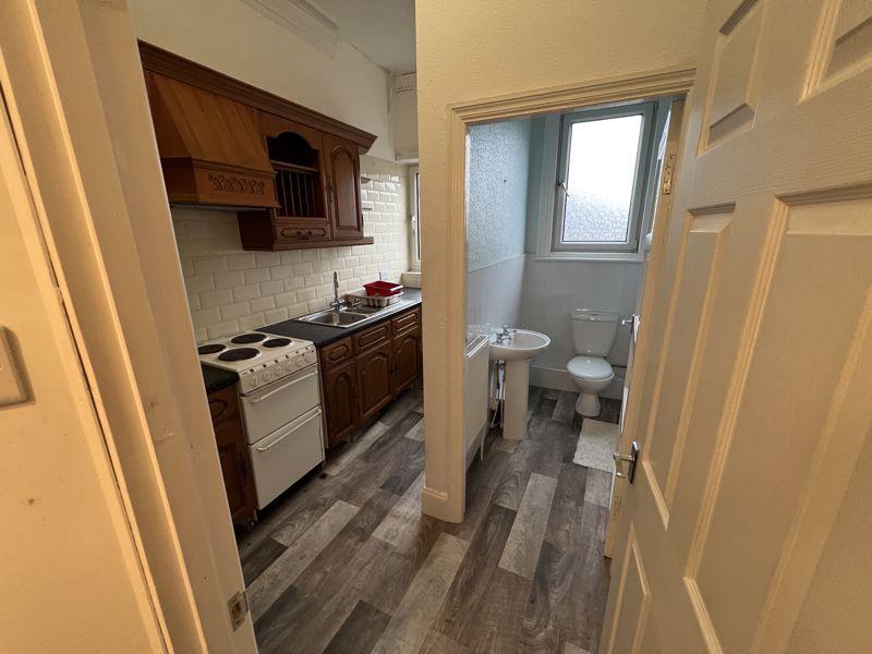 Kitchen & Bathroom