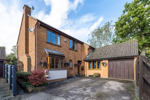 4 bedroom detached house for sale, Thirsk Gardens, Bletchley, Milton Keynes