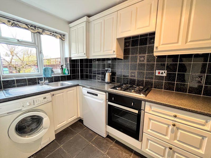 Twelve Leys, Wingrave 3 bed terraced house - £1,350 pcm (£312 pw)