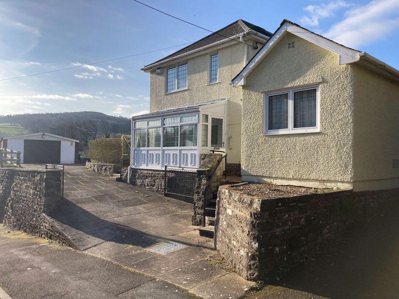 Clifton Road, Abergavenny 3 bed detached house for sale £399,950