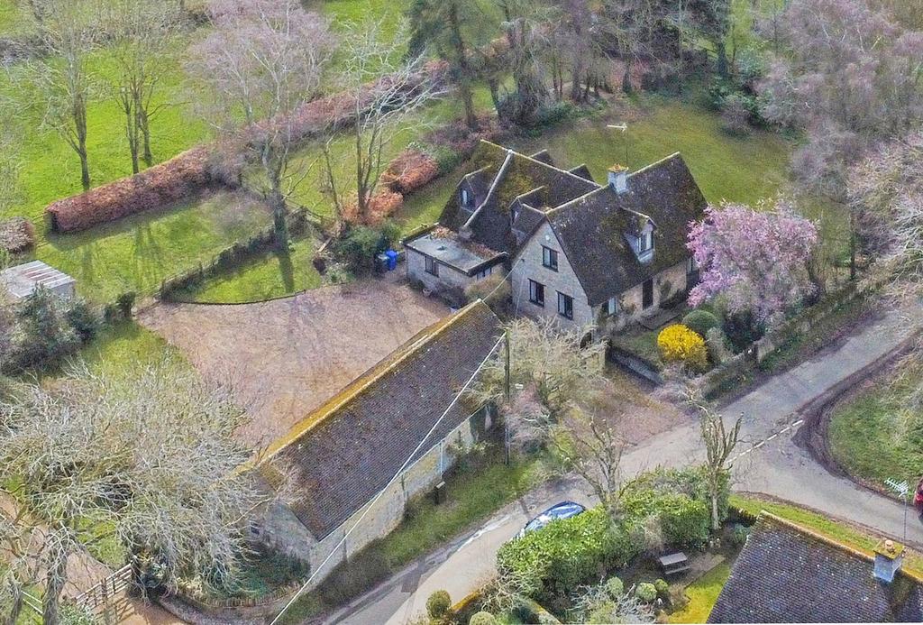 Whiston, Whiston Village, Northamptonshire, NN7 5 bed detached house