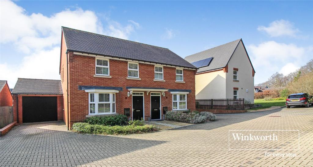 Christchurch Road, Ferndown BH22 3 bed house £450,000