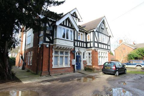 2 bedroom flat for sale, Presburg Road, New Malden, Surrey, KT3 5AH