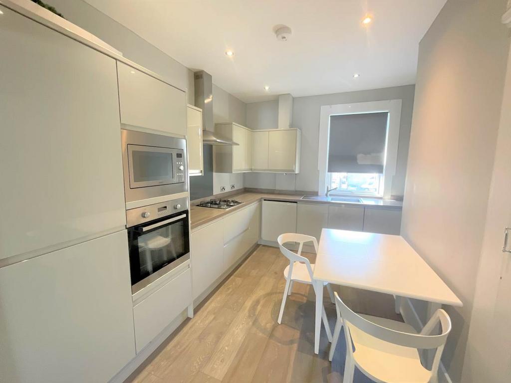 Connaught Road, Chingford, London 1 bed flat £1,300 pcm (£300 pw)