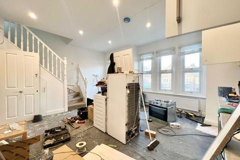 1 bedroom apartment to rent - Valley Road, London, SW16