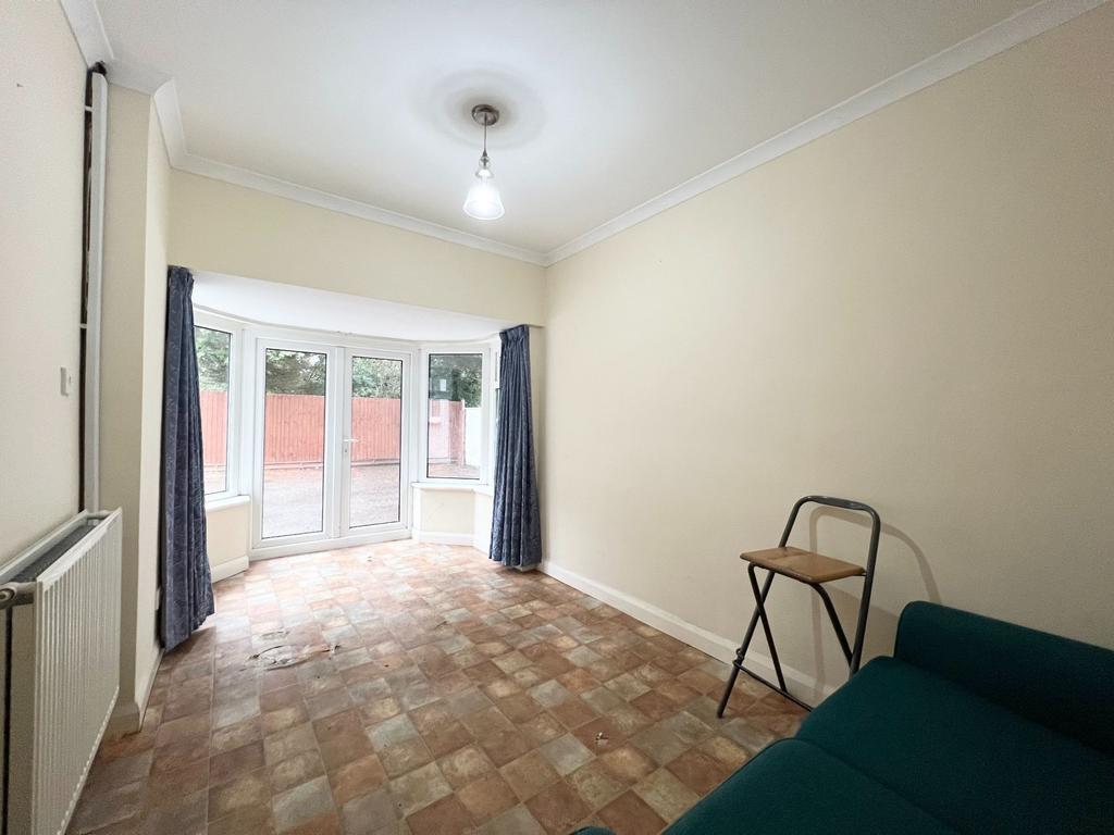 Manor Road, Oadby, Leicester 3 bed bungalow £1,300 pcm (£300 pw)