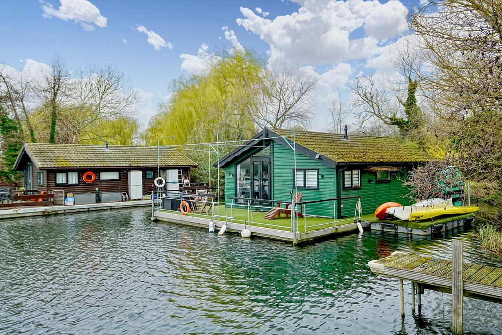 Hartford Marina, Wyton, Huntingdon, PE28 2 bed lodge for sale £175,000