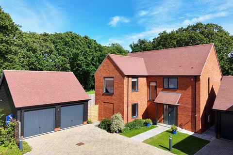 5 bedroom detached house for sale, Woodhouse Gardens, Barton on Sea, New Milton, BH25