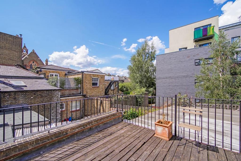 Clapham High Street, Clapham 1 bed apartment £1,750 pcm (£404 pw)