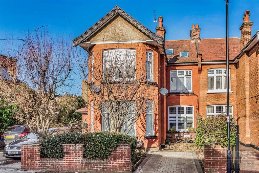 Elm Park Road, London Studio £280,000