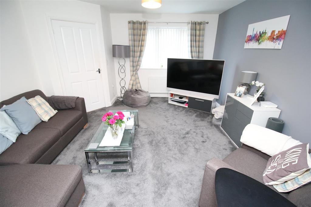 Keenan Drive, Bedworth 3 bed terraced house £200,000