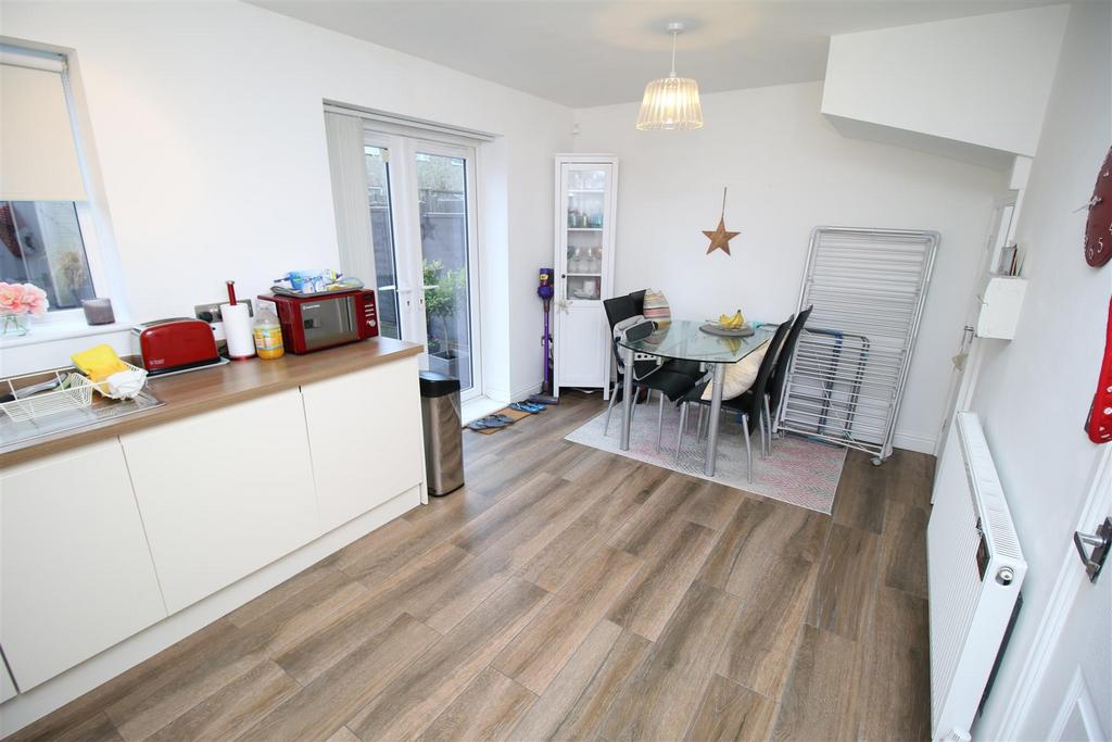 Keenan Drive, Bedworth 3 bed terraced house £200,000