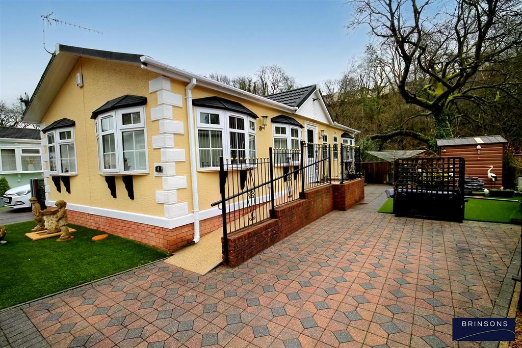 Woodlands Residential Park, Treharris 2 bed park home for sale £157,500