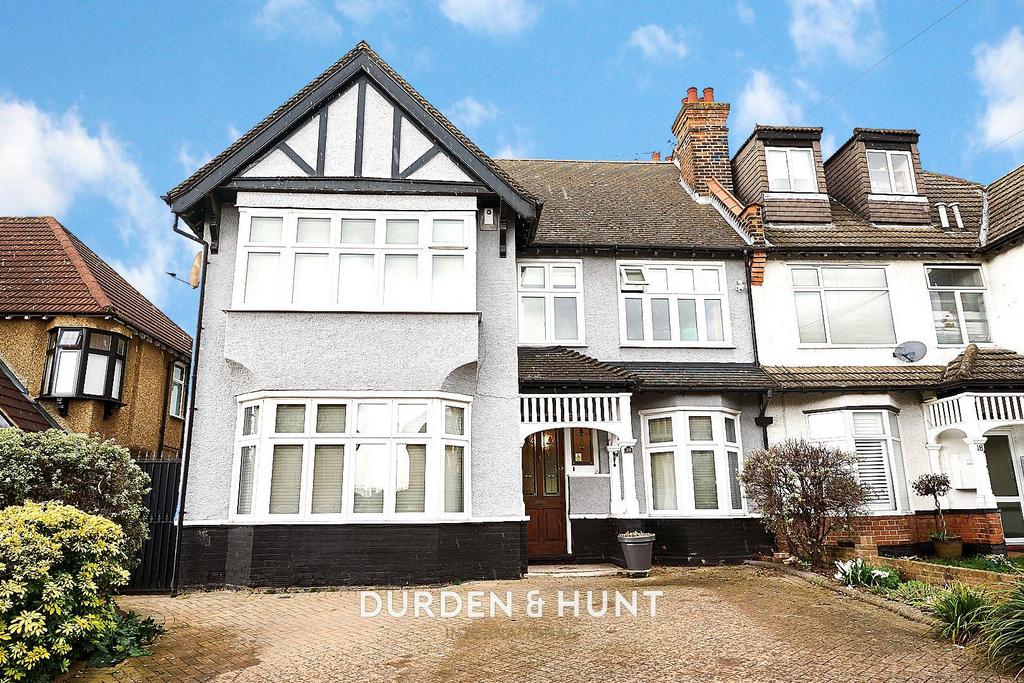Warren Road, London, E4 4 bed semidetached house for sale £885,000