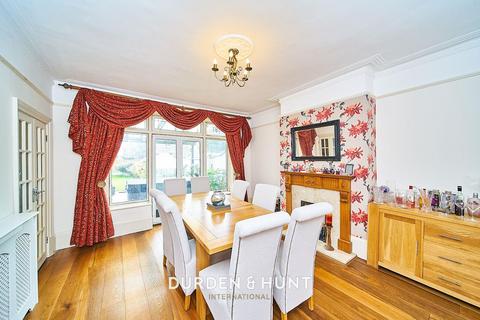 20 Warren Road, Chingford, London, E4 6QS