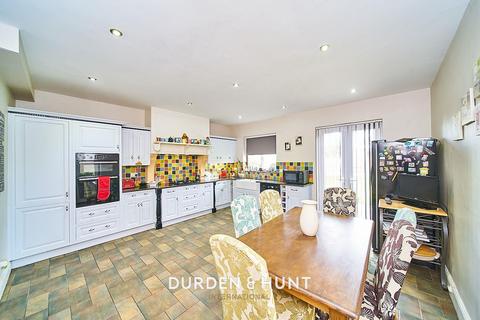 20 Warren Road, Chingford, London, E4 6QS