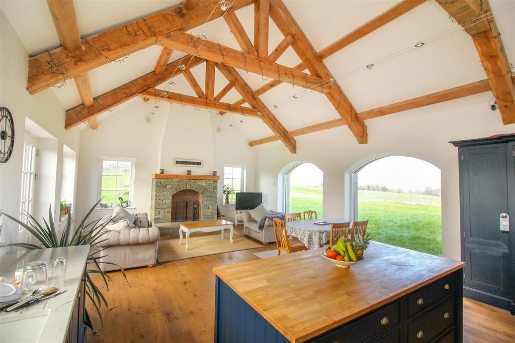 Cavers Mains, Hawick 4 bed detached house £440,000