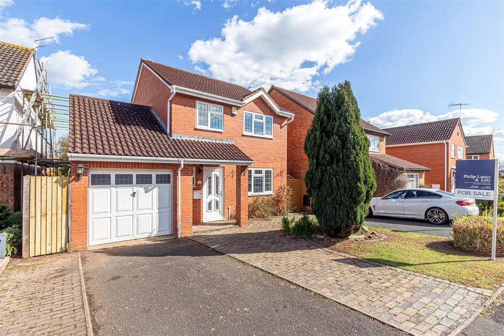 Alton Road, Worcester 3 bed detached house for sale £350,000
