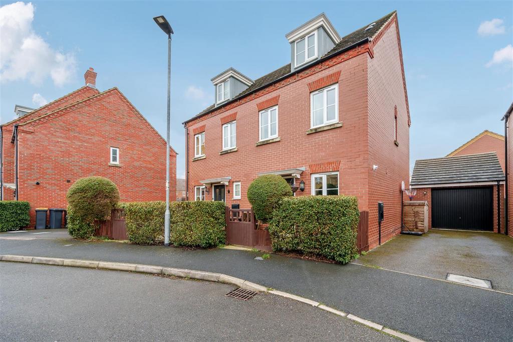 Crispin Drive, Bedford 3 bed semidetached house for sale £325,000