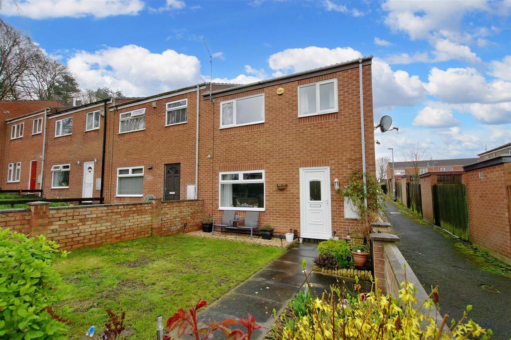 Ruthwell Gardens, Nottingham 2 bed townhouse £180,000