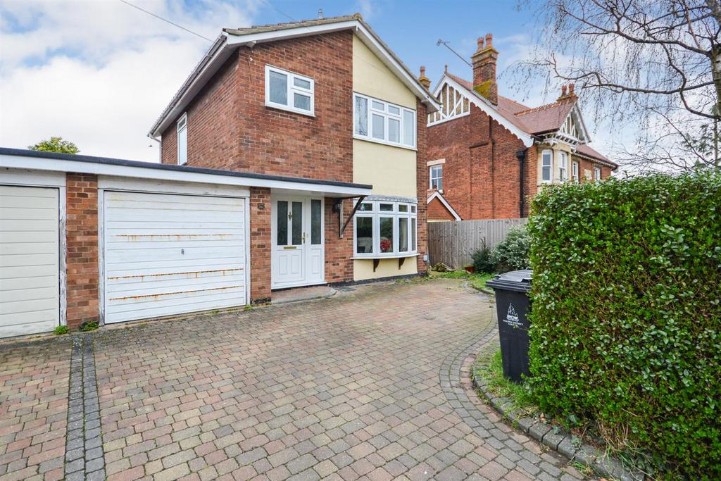 North End, Southminster 3 bed link detached house for sale £340,000