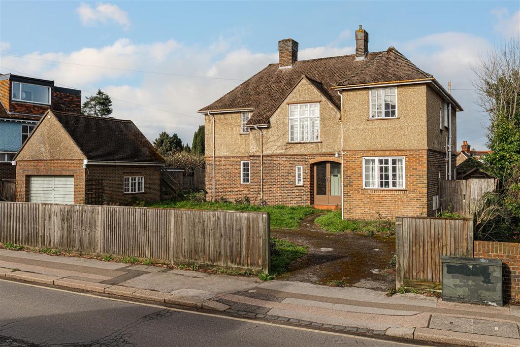 Ladbroke Road, Redhill 4 bed house for sale £1,050,000