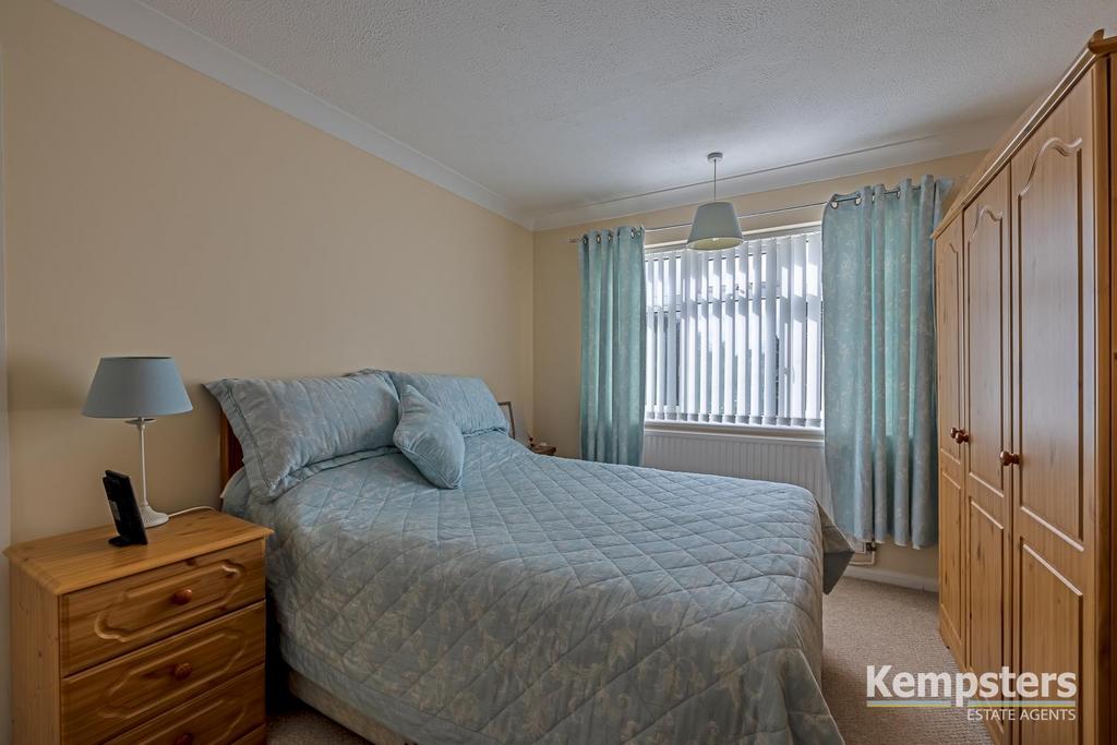 Bedroom 1.jpg