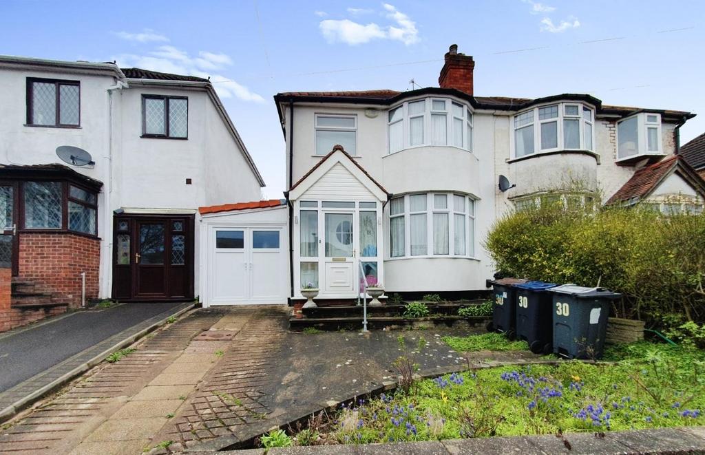 Mildenhall Road, Great Barr, Birmingham 3 bed semidetached house £