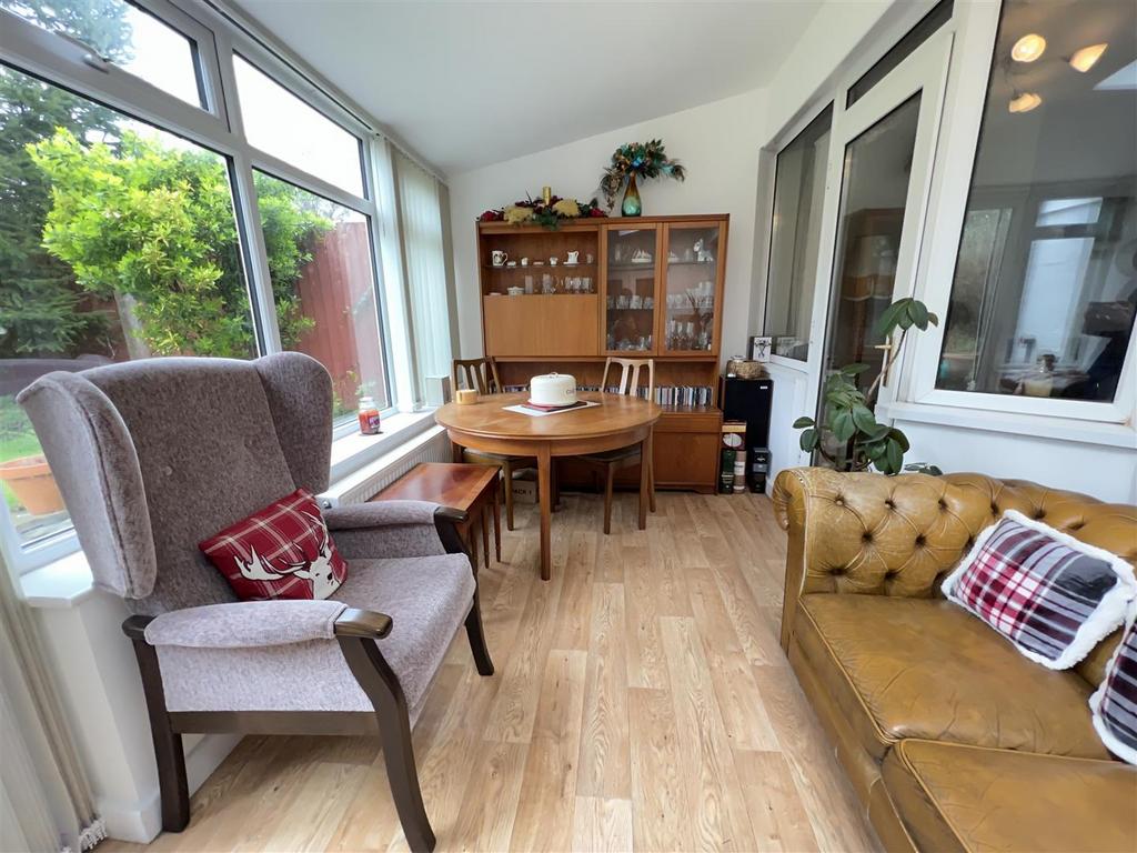 Mildenhall Road, Great Barr, Birmingham 3 bed semidetached house £