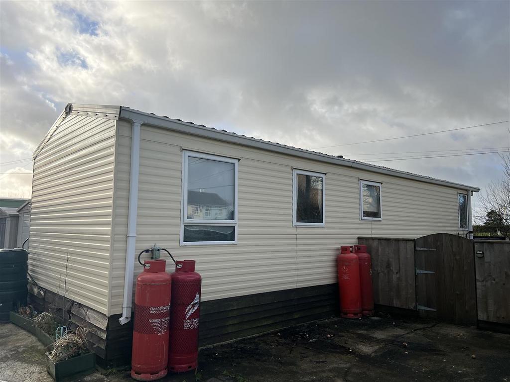 Old School Yard Trefgarn Owen 2 Bed Mobile Home £65 000