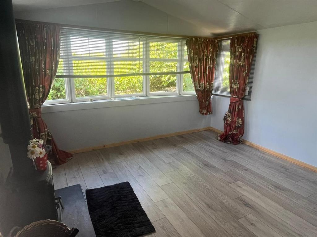 Old School Yard, TrefgarnOwen... 2 bed mobile home £65,000