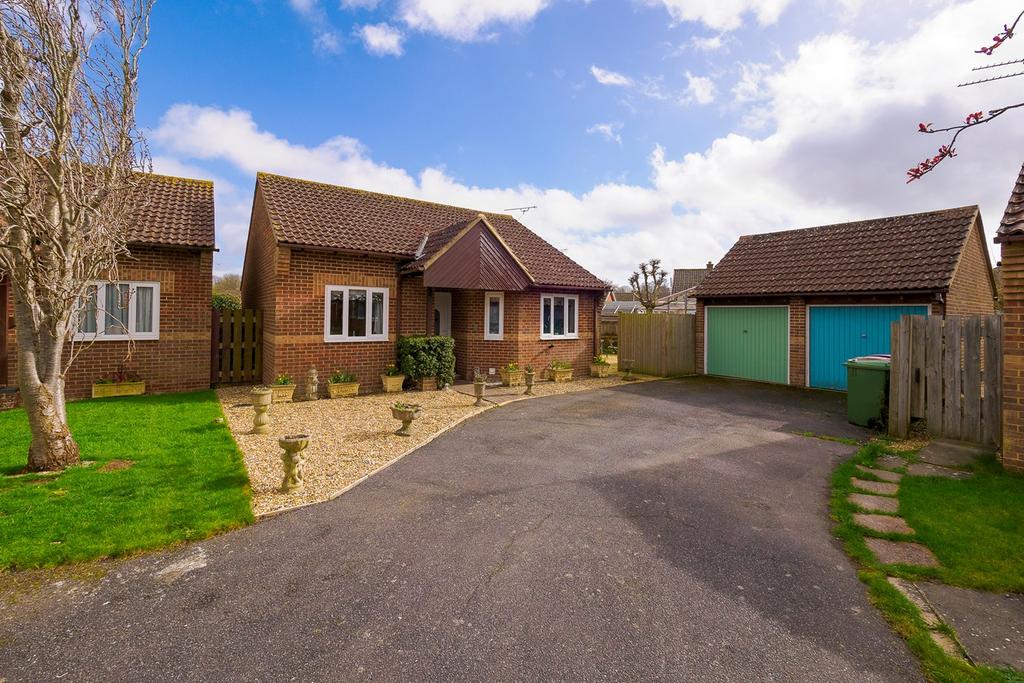 Mount Pleasant Close, Lyminge, Folkestone, CT18 2 bed detached bungalow