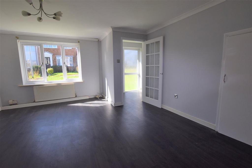 Broadway, Gillingham 3 bed terraced house £1,300 pcm (£300 pw)