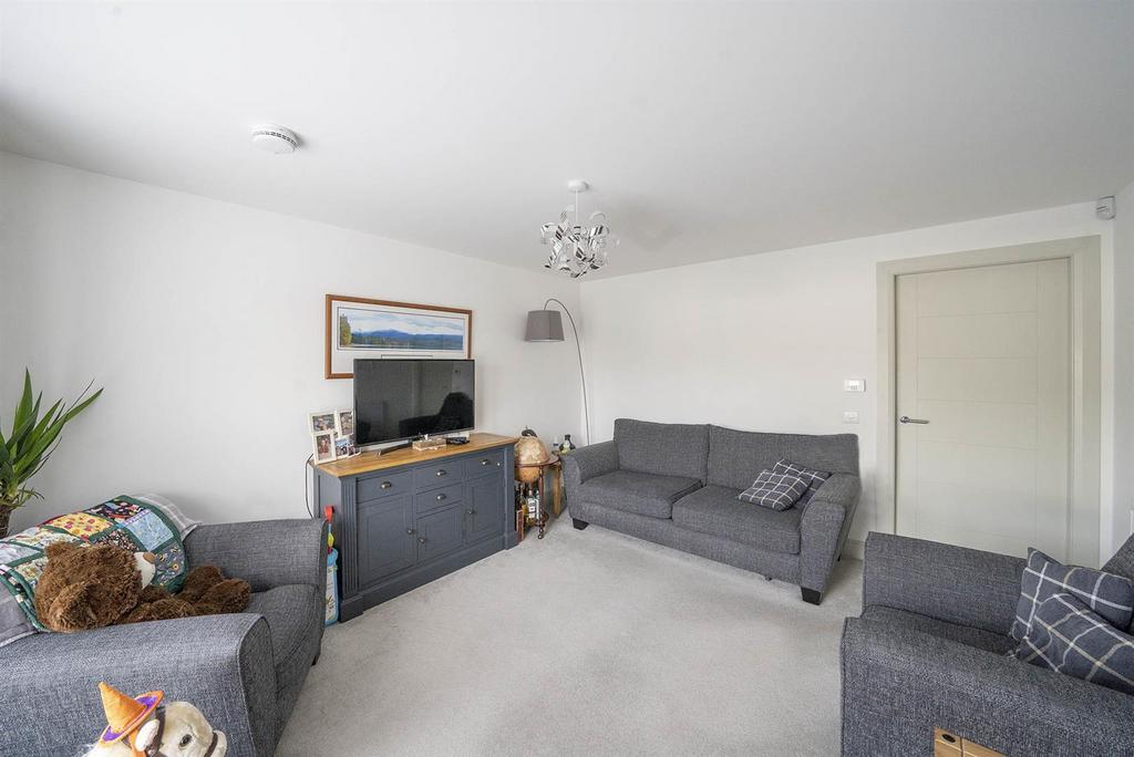 7 Parkside, Auchterarder PH3 1GG 3 bed terraced house £995 pcm (£230 pw)