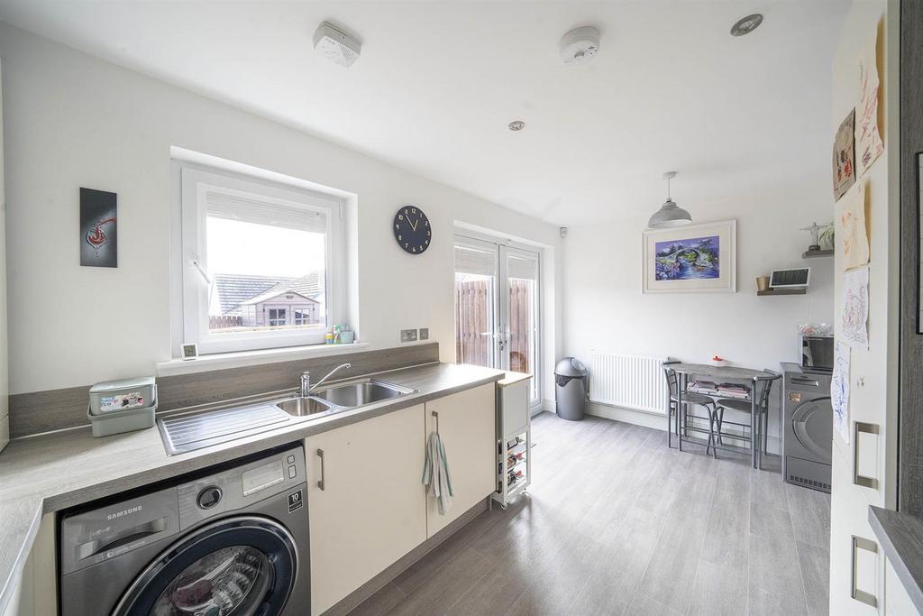 7 Parkside, Auchterarder PH3 1GG 3 bed terraced house £995 pcm (£230 pw)