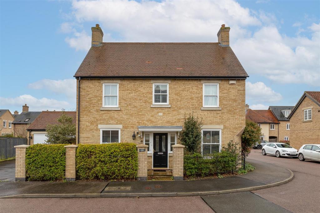 Palmerston Way, Fairfield, Hitchin 4 bed detached house £695,000