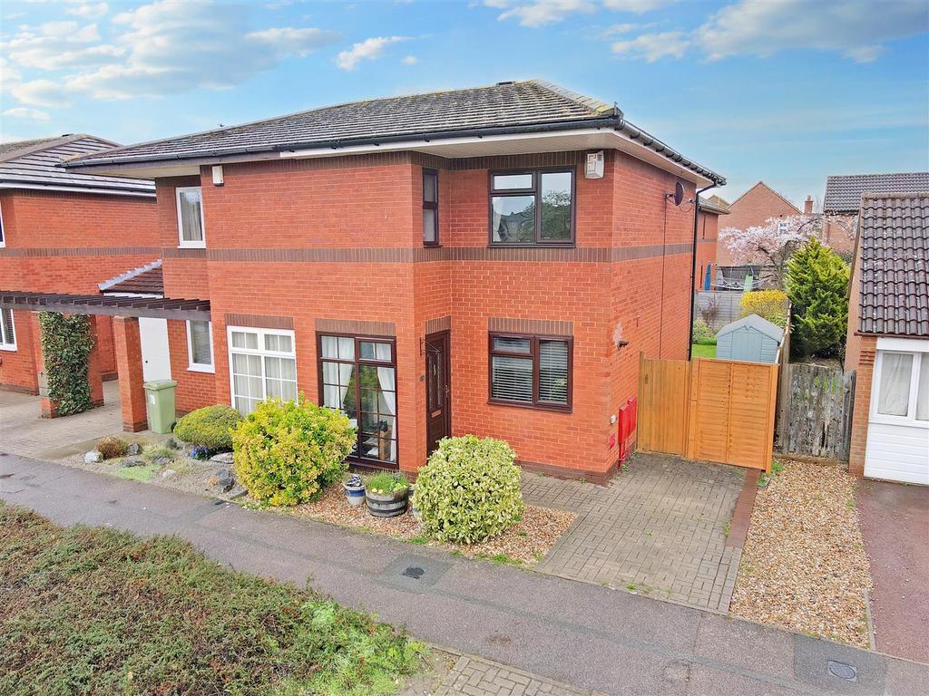 Lichfield Down, Walnut Tree, Milton Keynes 3 bed semidetached house