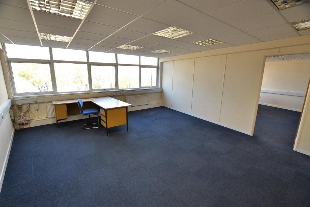 Luton (Town Centre), Bedfordshire Office to rent £1,325 pcm (£306 pw)