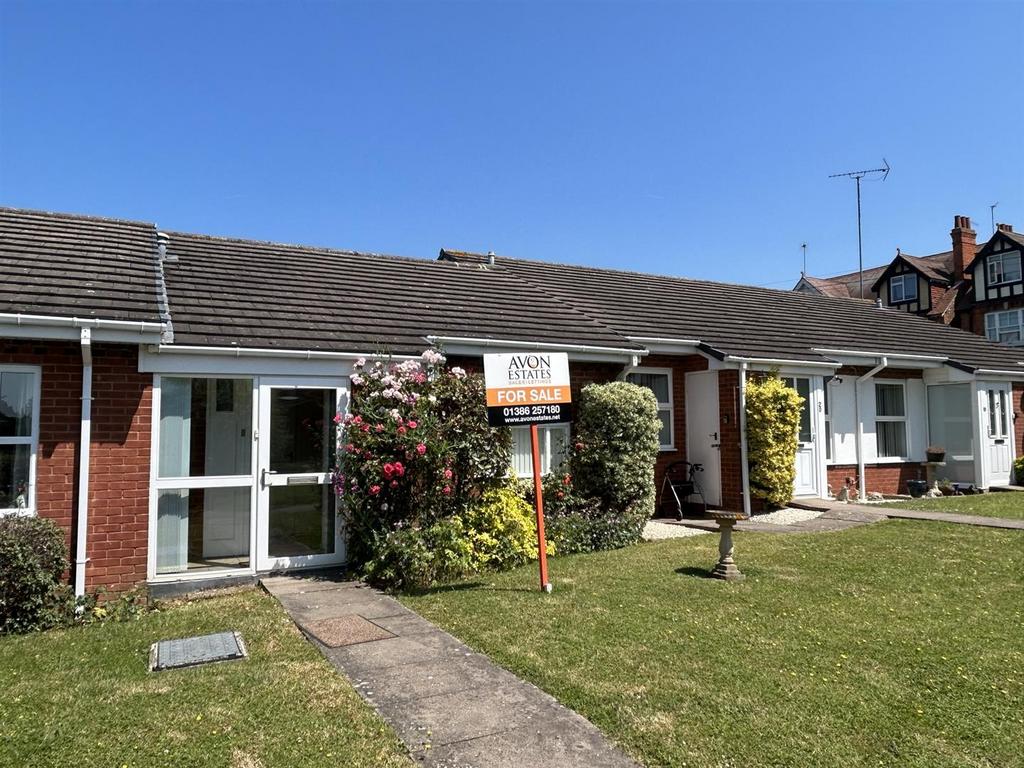 Burford Gardens, Evesham 1 bed semidetached bungalow for sale £114,950