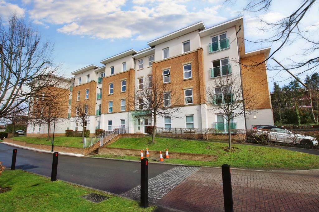 HIGHBURY DRIVE, LEATHERHEAD, KT22 2 bed apartment £315,000