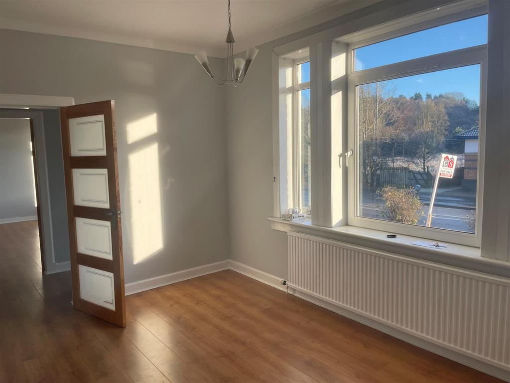 Milngavie Rd, Bearsden 3 bed bungalow £1,400 pcm (£323 pw)