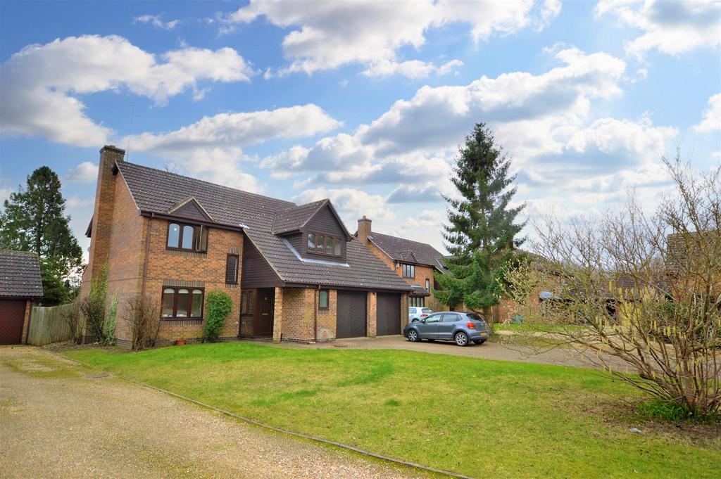 Cubleigh Close, Moulton 4 bed detached house to rent £1,895 pcm (£437 pw)