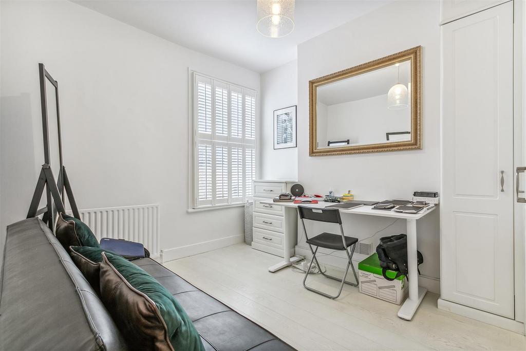 FOR SALE Silver Cres, Chiswick